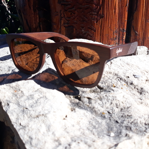 Engleberts Sienna Wooden Polarized Tea Lens Sunglasses With Bamboo Case